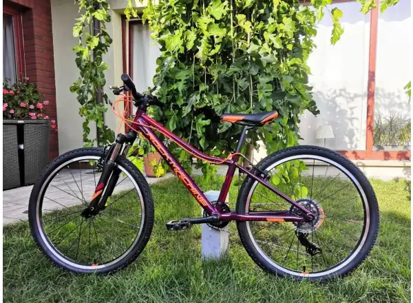Rock Machine Catherine 24 VB dziecięcy rower górski Gloss Crimson/Neon Orange/Crimson