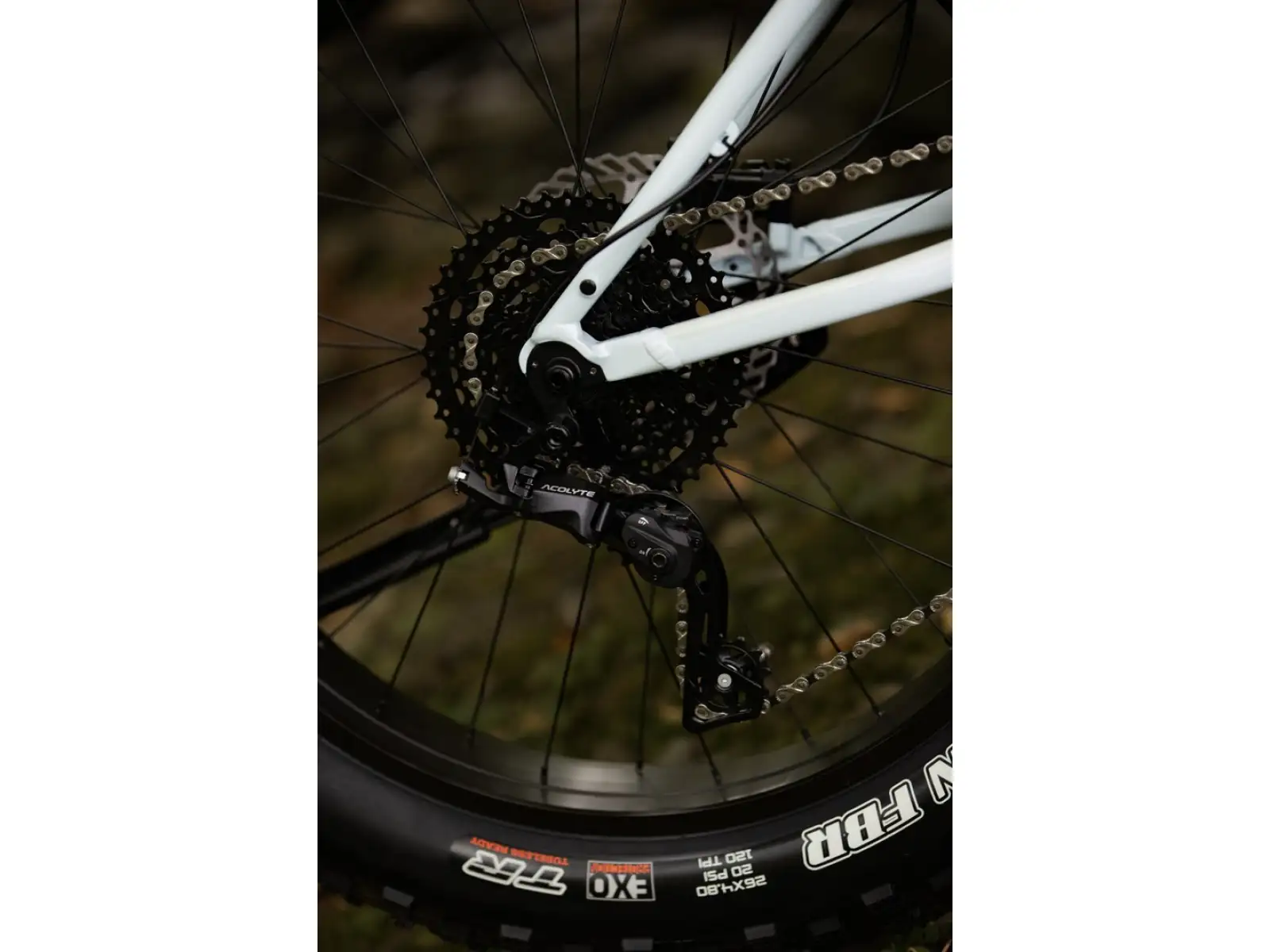 Rock Machine VYÖRY e50 S rower elektryczny typu fatbike Gloss White/Black WZÓR