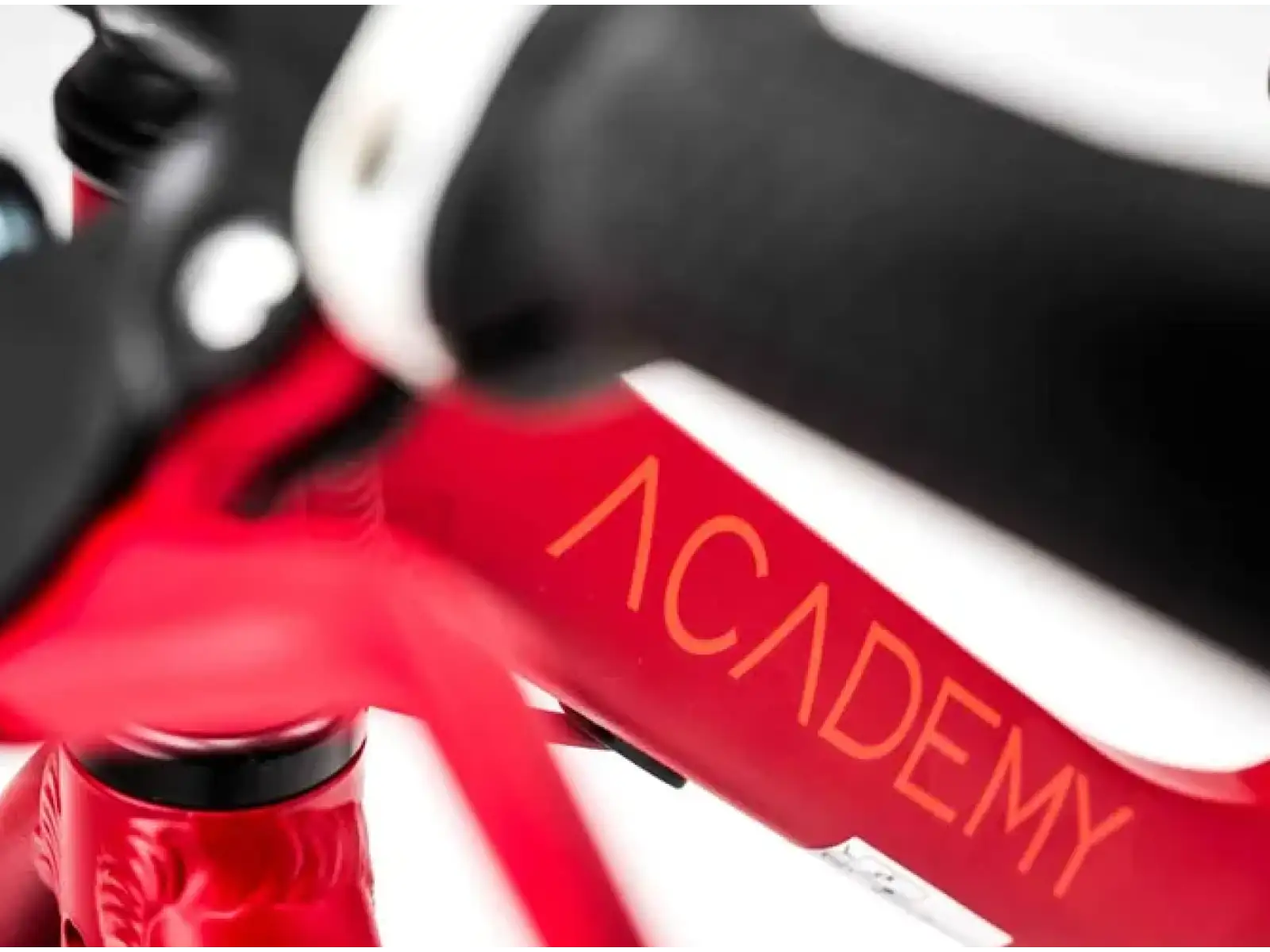 Academy Grade 1 rowerek biegowy dziecięcy 12" czerwona