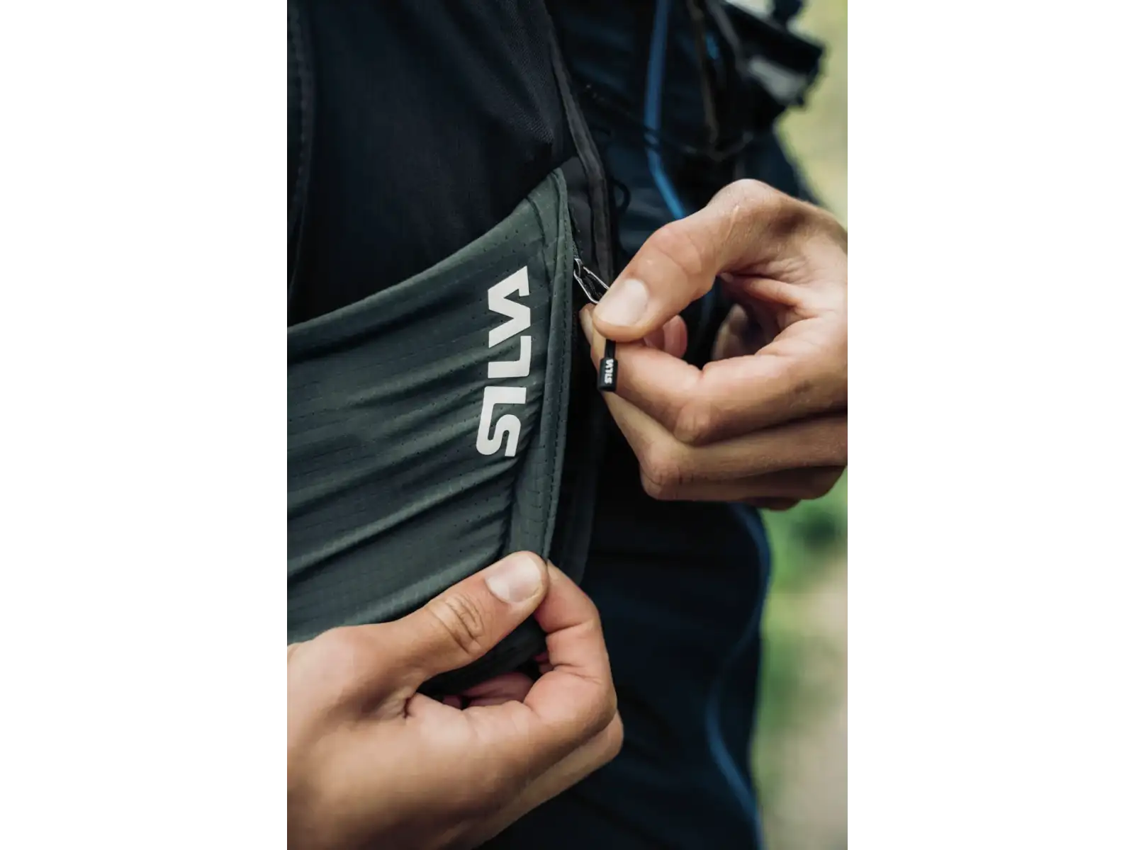 Silva Strive Fly kamizelka do biegania Black