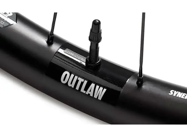 FFWD OUTLAW Carbon Boost 30 mm 29" zaplecione koła MattBlack