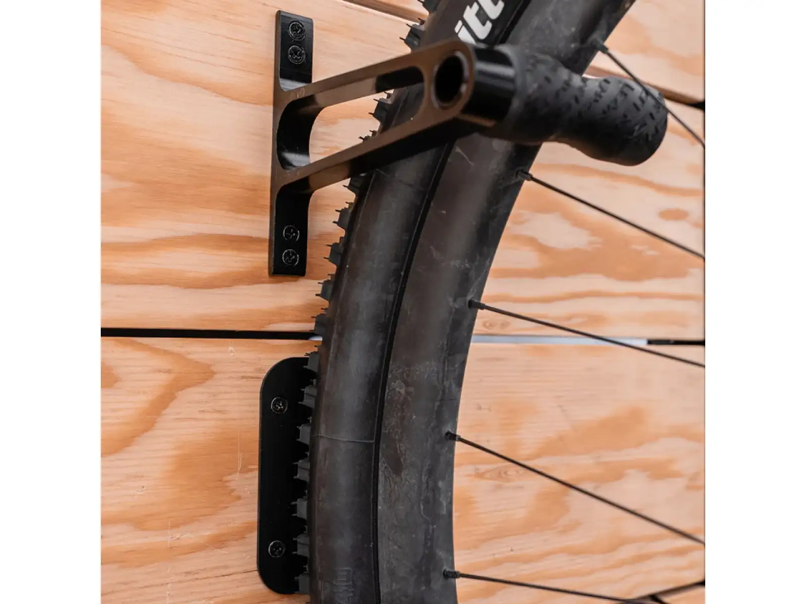 Lezyne CNC Alloy Wheel Hook wieszak ścienny na rower black