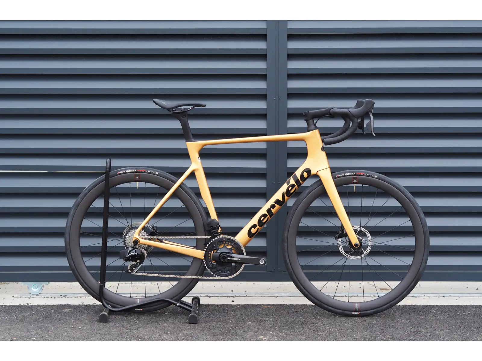 Cervélo Soloist Force eTap AXS rower szosowy gold dust