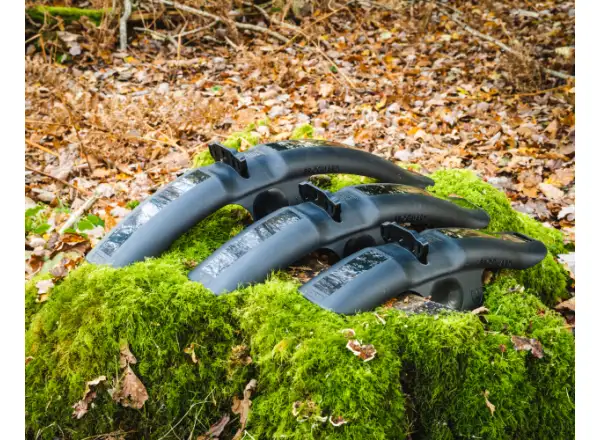 RRP ProGuard Standard Bolt-On V2 przedni błotnik czarna