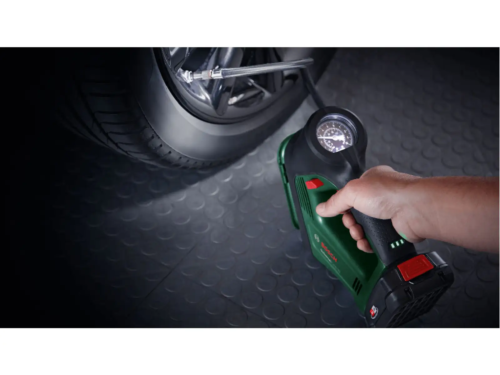 Bosch UniversalPump 18V Bezprzewodowa Pompa Pneumatyczna + Zestaw Startowy 18V