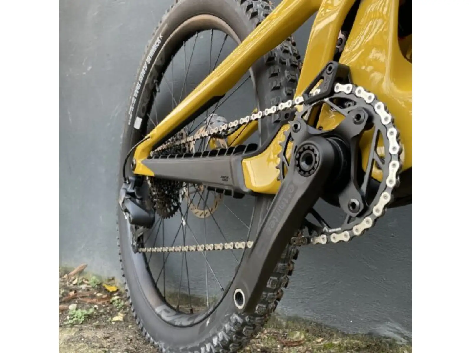 Santa Cruz Heckler SL 1 C MX S rower elektryczny z pełnym zawieszeniem Gloss Mustard