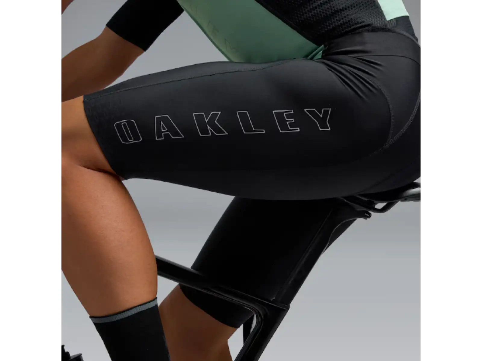 Oakley Endurance męskie spodenki z wkładką i szelkami Pitch Black
