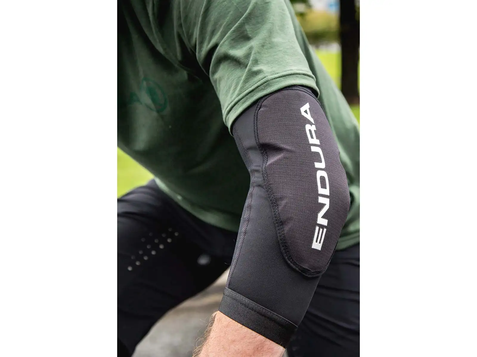 Endura SingleTrack Lite II elbow protectors black
