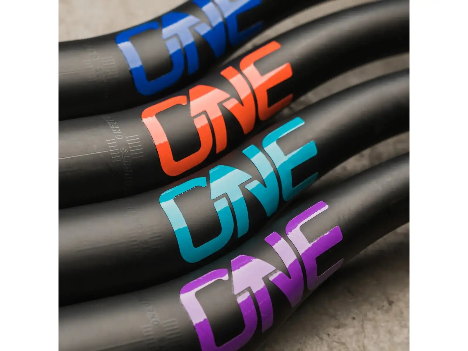 OneUp kierownica V1 Carbon 35/800 mm skok 35 mm czarna