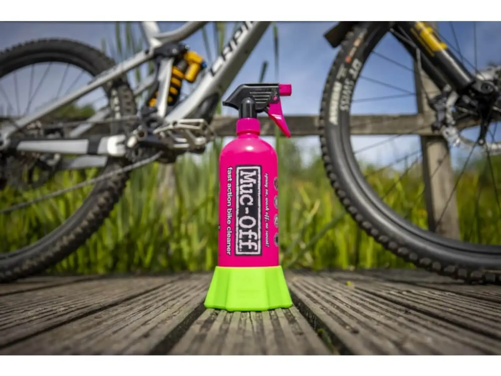 Muc Off Bottle for Life + Punk Powder zestaw butelek i proszku do czyszczenia rowerów