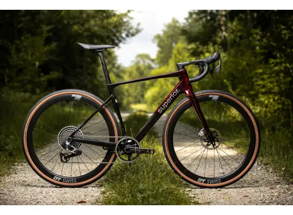 Superior XR 9.9 GR rower żwirowy Matte Carbon/Gloss Red