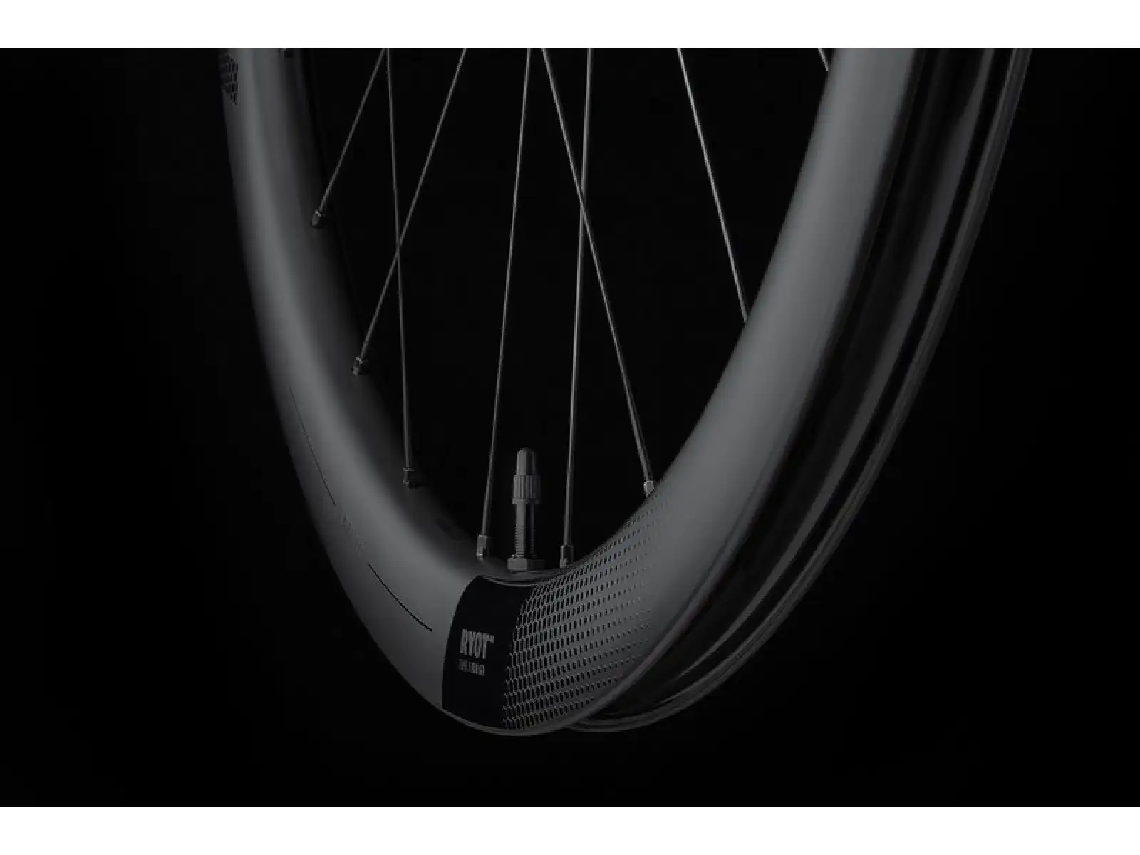 FFWD RYOT44 FFWD 2:1 koła szosowe karbonowe MattBlack, zaciskowe, bębenek XDR