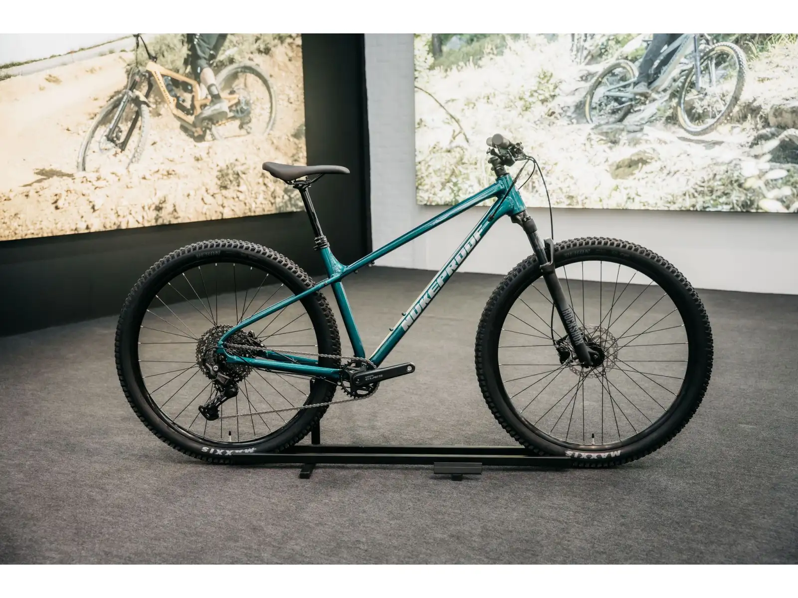 Nukeproof Tracker Pro 275 Cues 1x11 kolo Petrol Green/Chrome