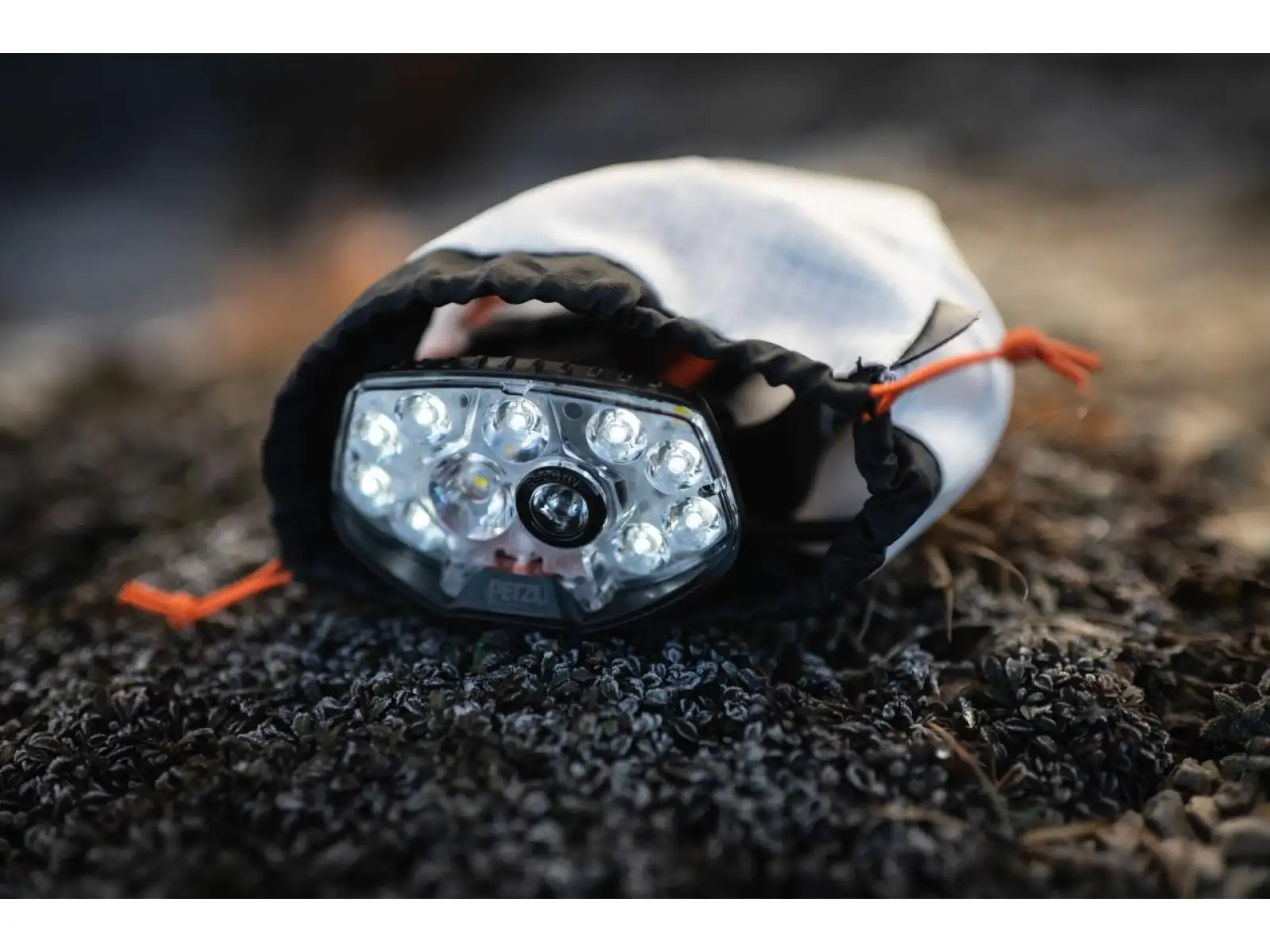 Petzl Nao RL ładowarka czołówka Black