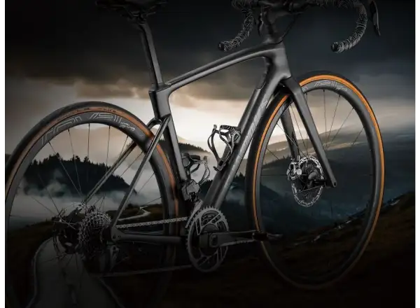 Ciclovation Minimalism Topo Center-Pull koszyk na butelkę Jet Black