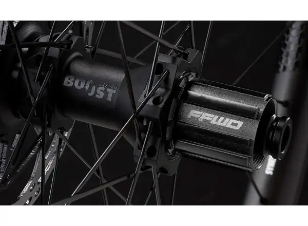 FFWD OUTLAW Carbon Boost 30 mm 29" zaplecione koła MattBlack