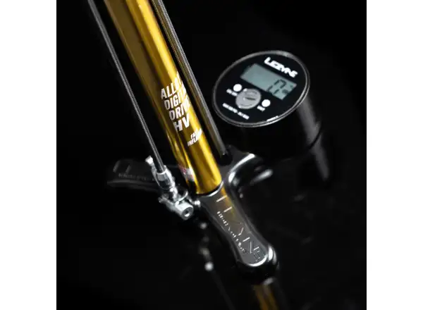 Lezyne 18K Digital Drive pompka warsztatowa GOLD/BLACK