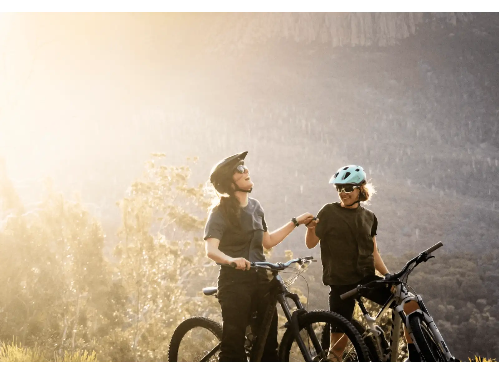 Lazer Finch KinetiCore kask czarna
