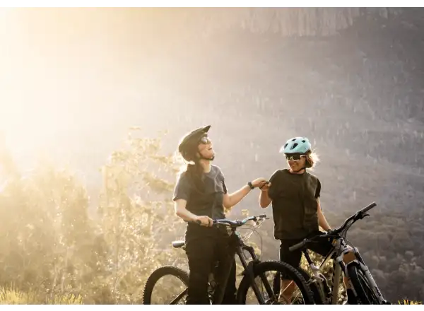 Lazer Finch KinetiCore kask czarna