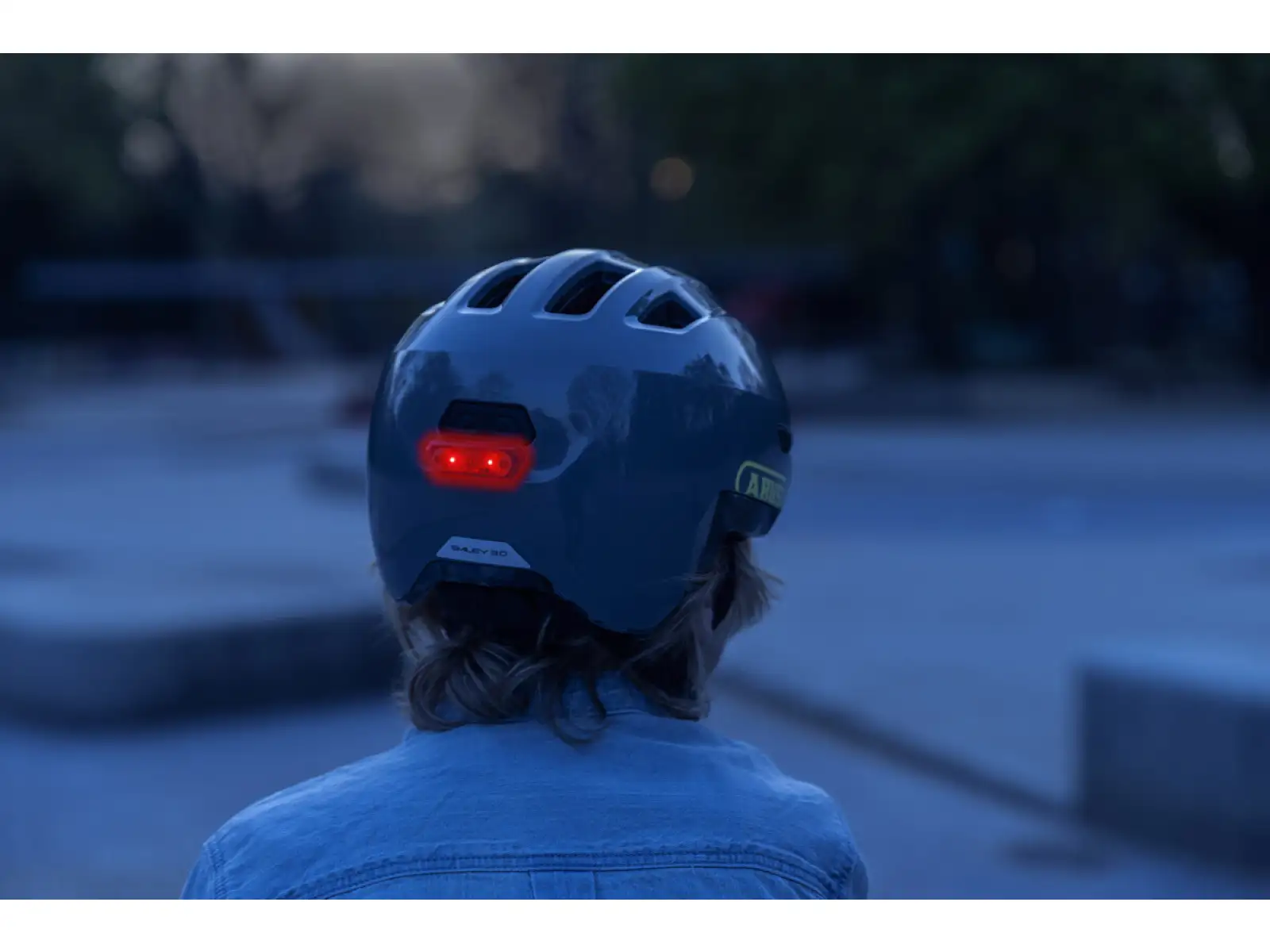 Abus Smiley 3.0 ACE LED kask dziecięcy Royal Purple
