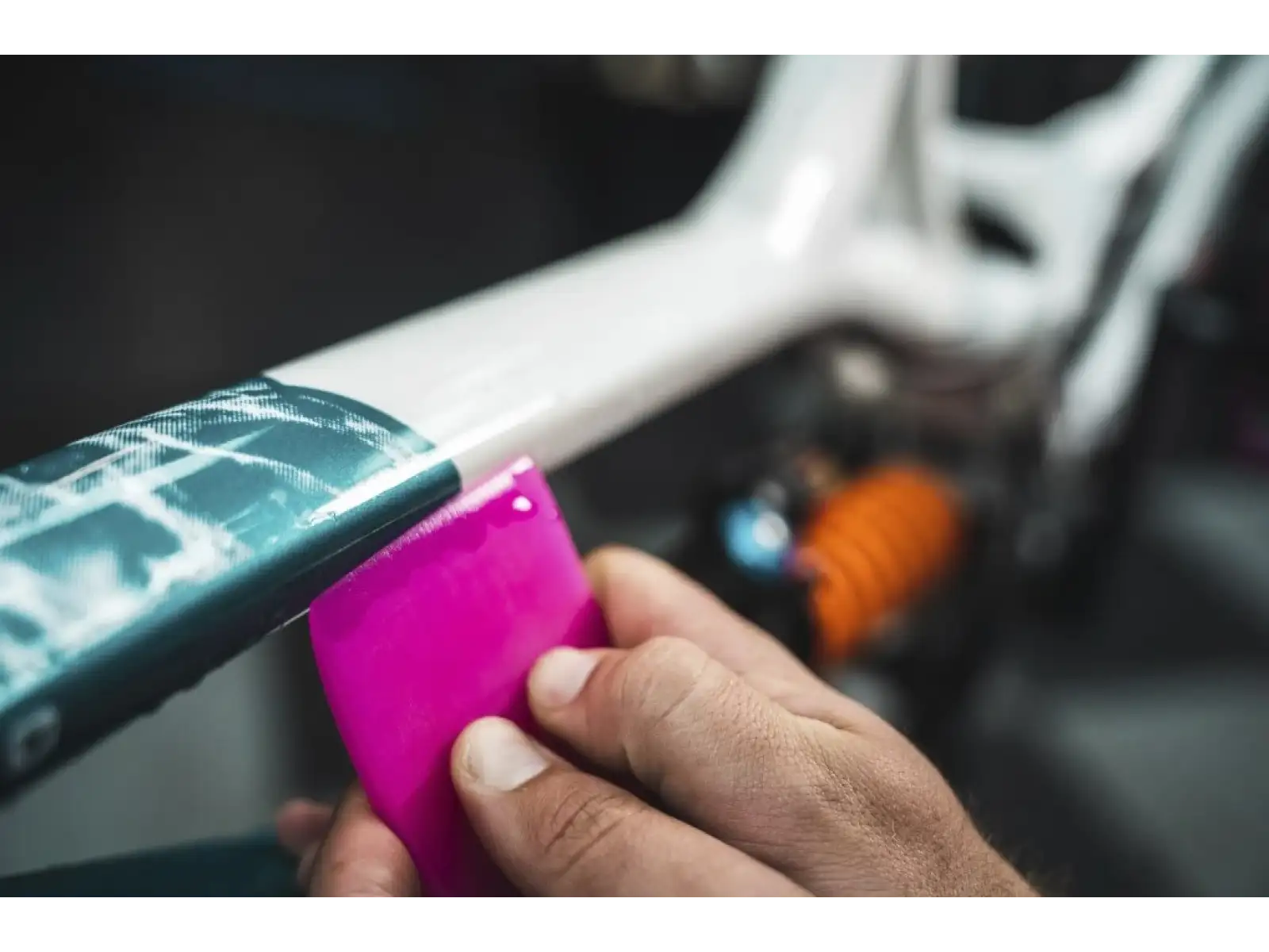Muc-off Application Squeegee aplikační rakla do naklejek