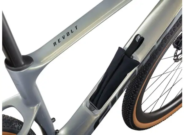 Giant Revolt Advanced 0 gravel rower Aurora Noise