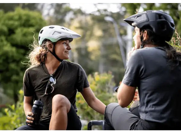 Lazer Finch KinetiCore kask czarna