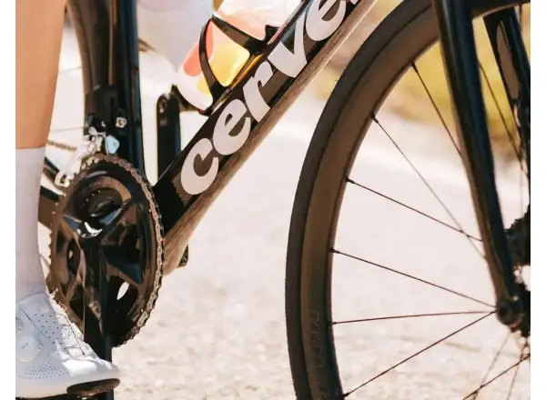 Cervélo Caledonia 105 Di2 rower szosowy Carmine
