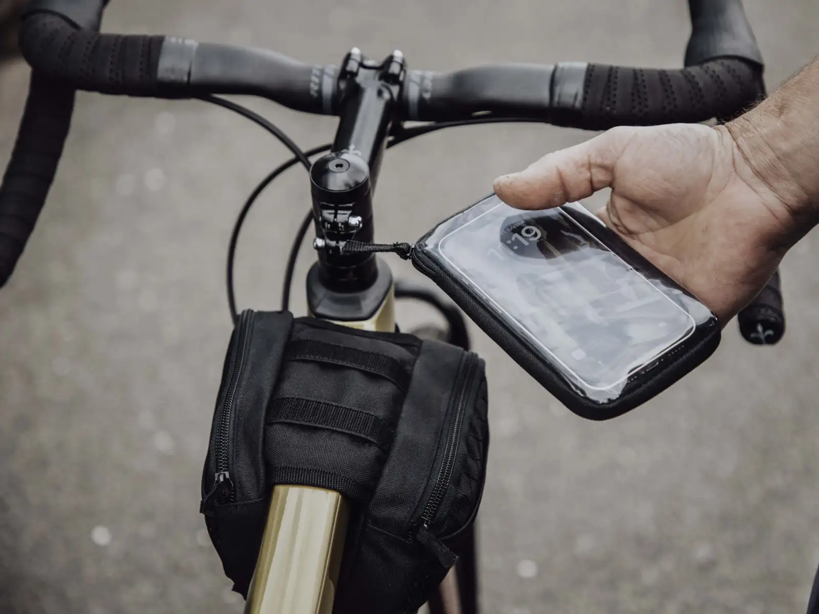 Force Dual torba na ramę smartphone czarna