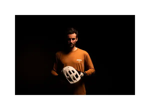 MET Revo Mips kask Kilian Bron Limited Edition