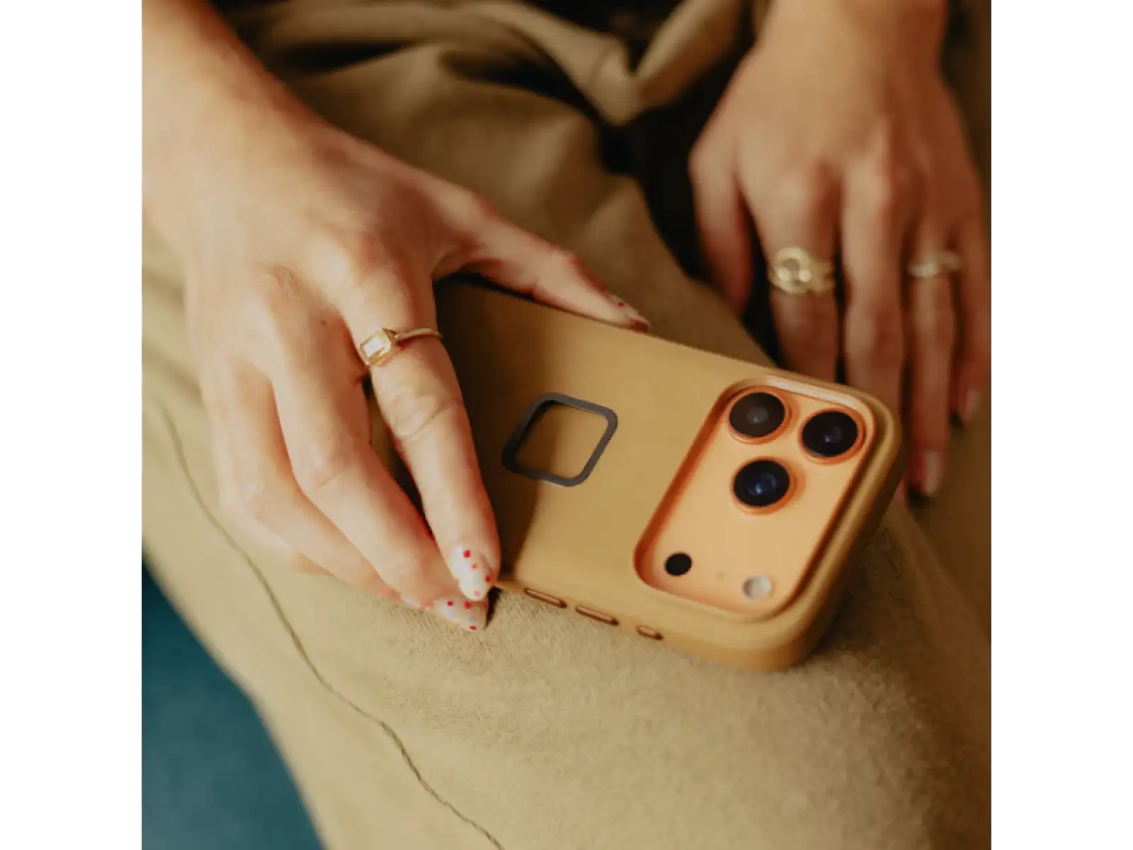 Peak Design Everyday Clarino Etui iPhone 17 Pro Tan