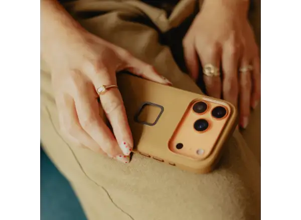 Peak Design Everyday Clarino Etui iPhone 17 Pro Tan