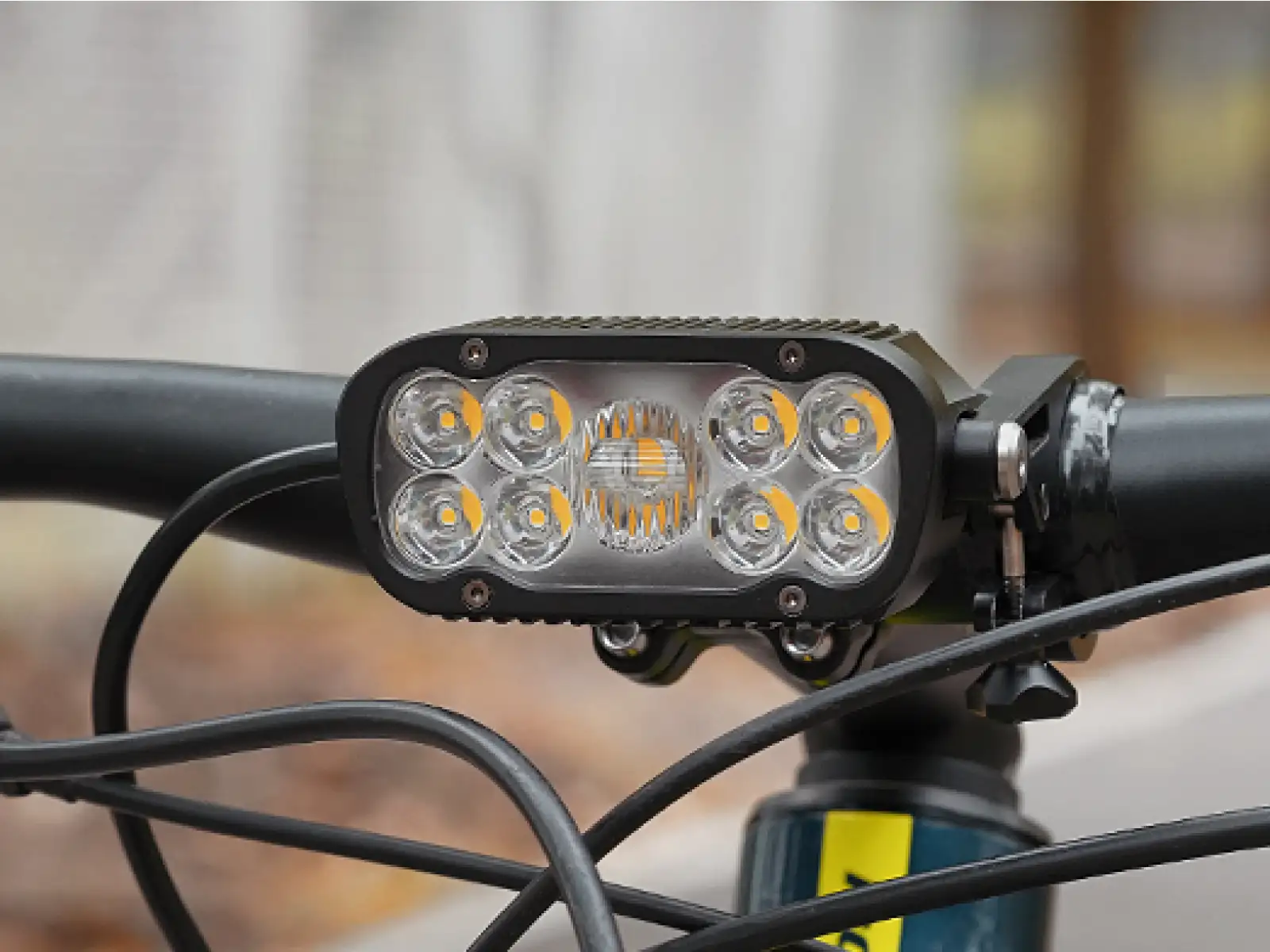 Ravemen XR6000 przednie światło