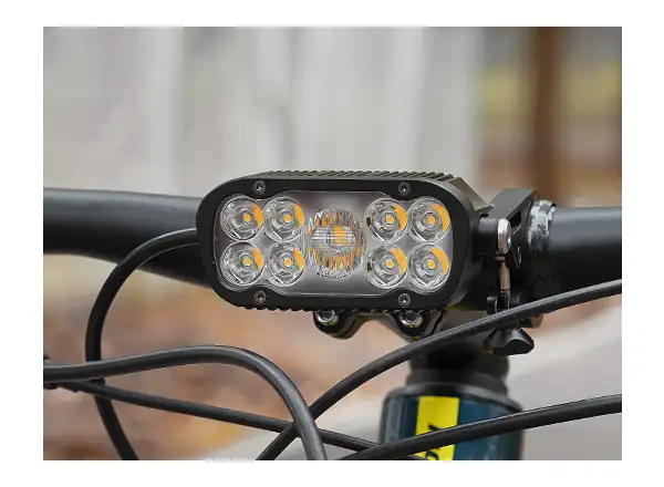 Ravemen XR6000 przednie światło