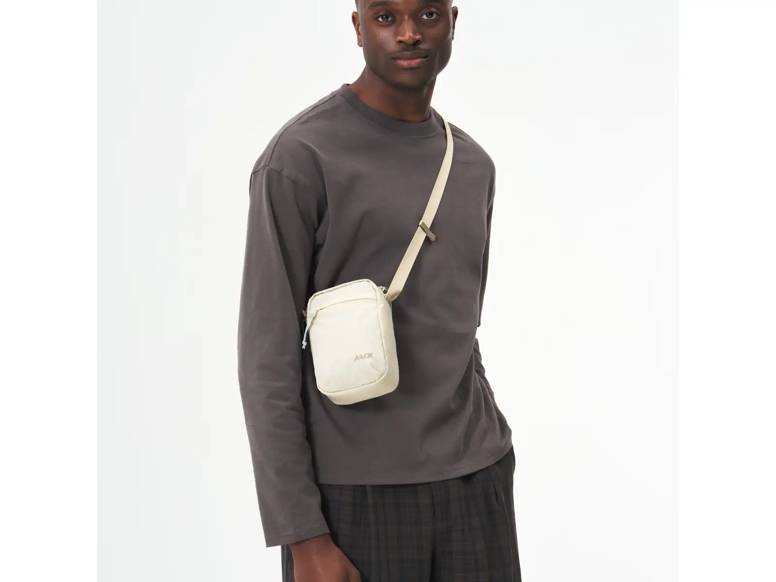 Aevor Easy Ride Pouch torba na ramię Off-White