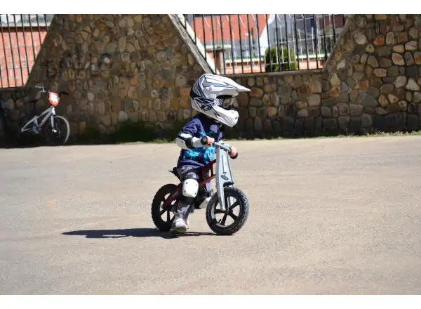 First Bike Street dziecięcy rowerek biegowy czerwona