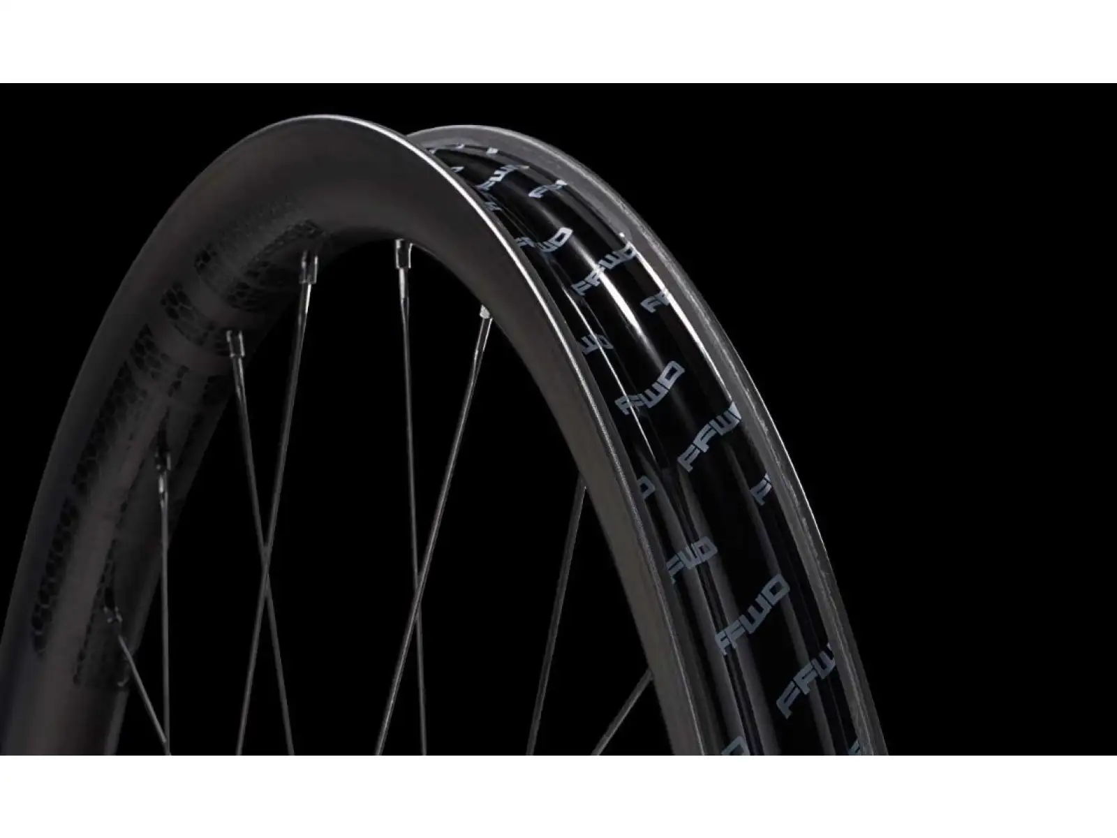 FFWD OUTLAW DT240 EXP Carbon Boost 30 mm 29" zapleciona koła MattBlack