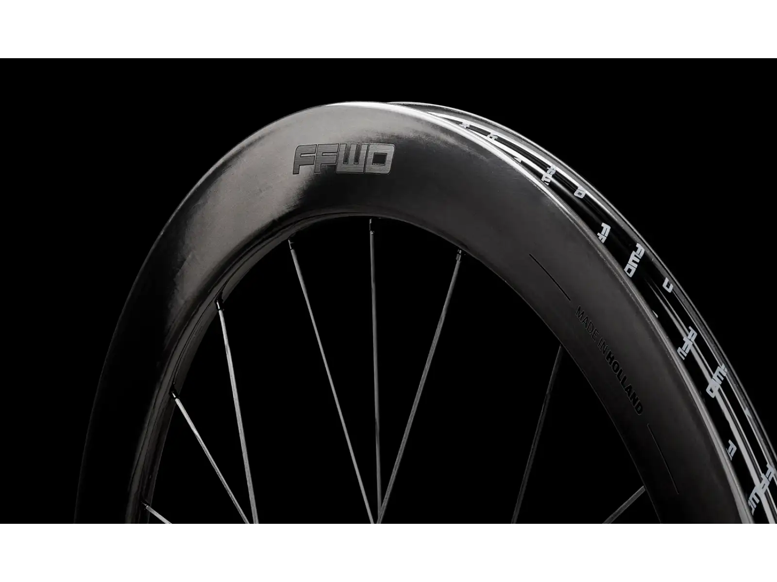 FFWD RAW CS 55 szosowe koła zapleciona Gloss Black