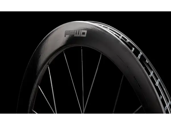FFWD RAW CS 55 szosowe koła zapleciona Gloss Black