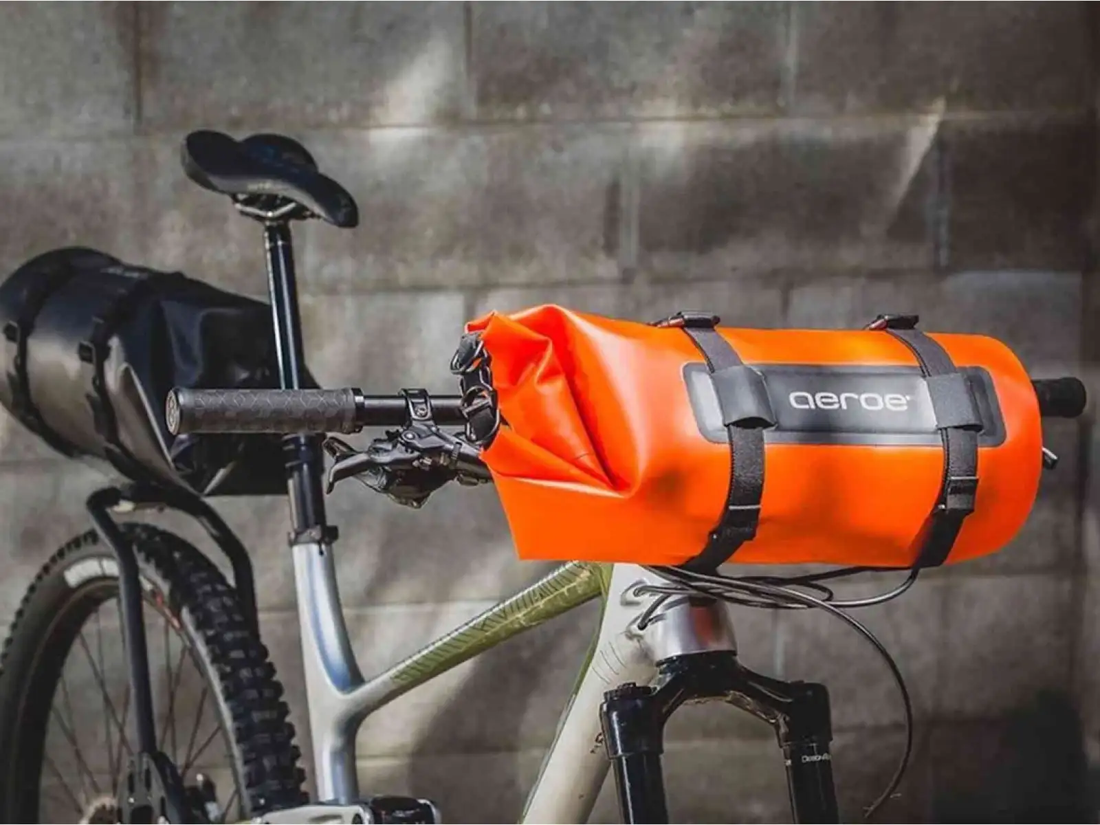 Aeroe Heavy Duty torba na kierownicę 8 l pomarańczowa