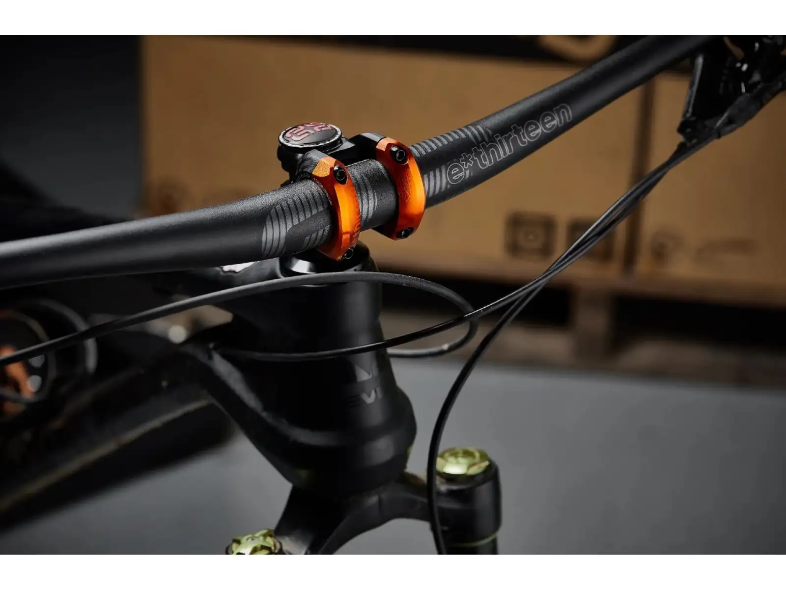 E-13 Plus 35 mostek 50 mm Black/Naranja