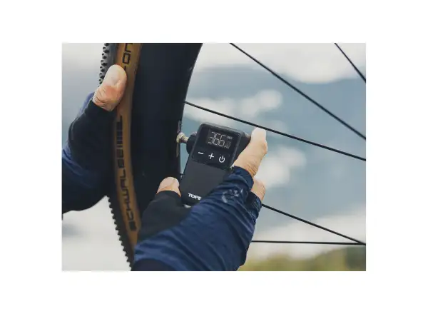 Topeak pompka E-booster Digital Mini