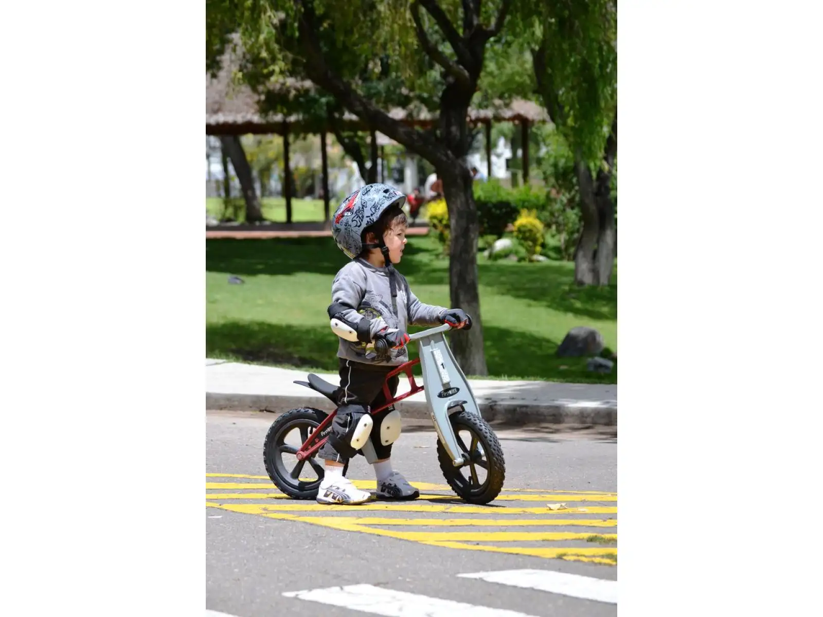 First Bike Street dziecięcy rowerek biegowy zielony