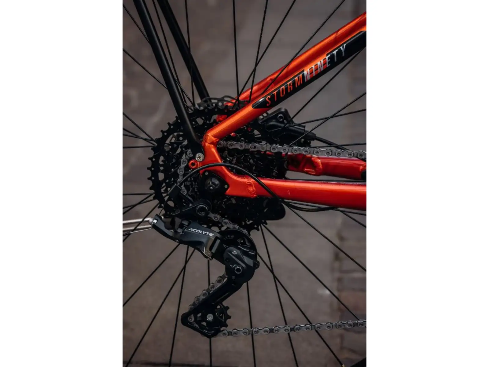 Rock Machine Storm e90-29 Metallic Orange/Silver rower elektryczny turystyczny z niskim przekrokiem