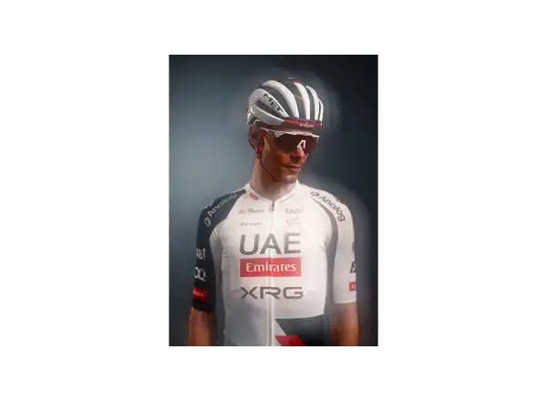 MET Trenta 3K Carbon szosowy kask UAE Team Emirates-XRG Limited Edition