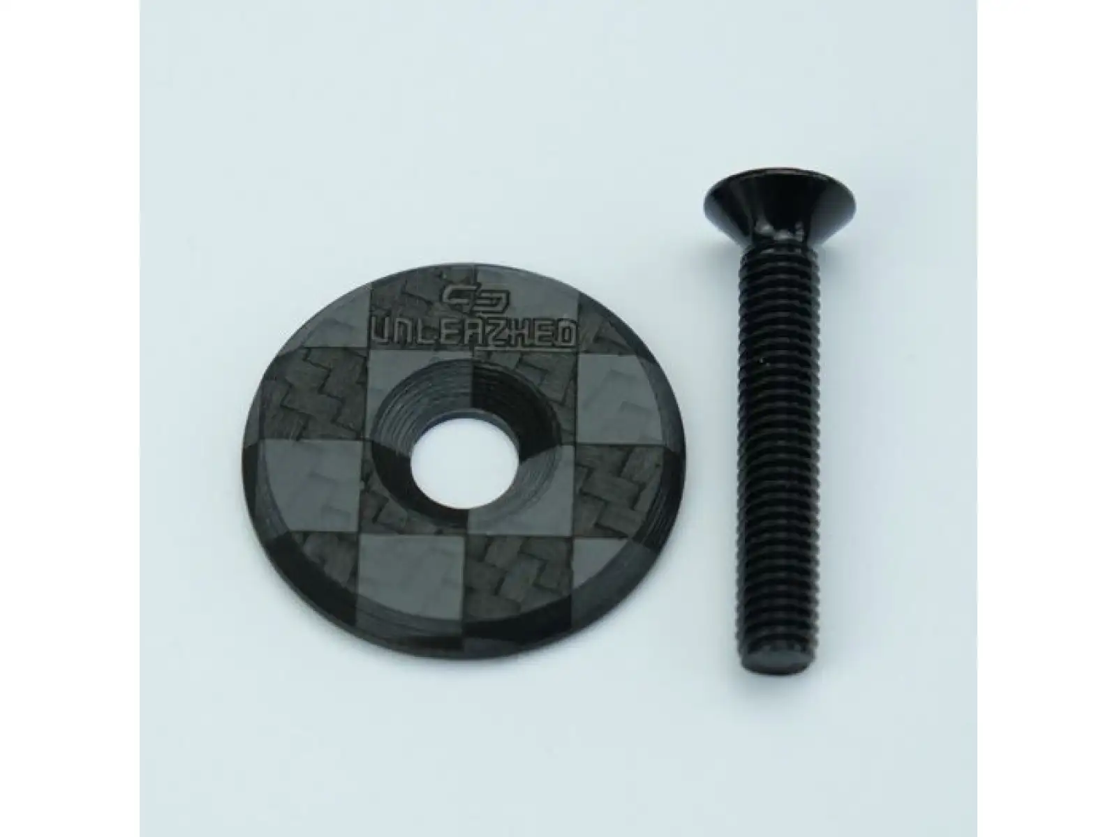 Unleazhed Unloose CF01 pokrywka steru carved chessboard