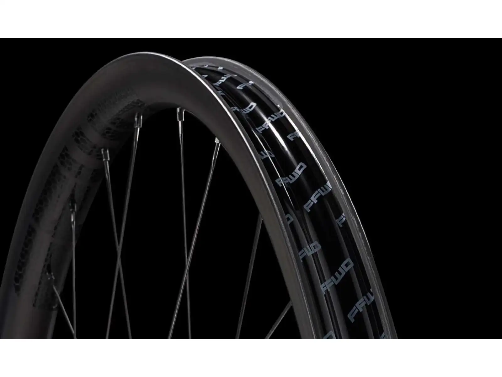 FFWD OUTLAW Carbon Boost 30 mm 29" zaplecione koła MattBlack