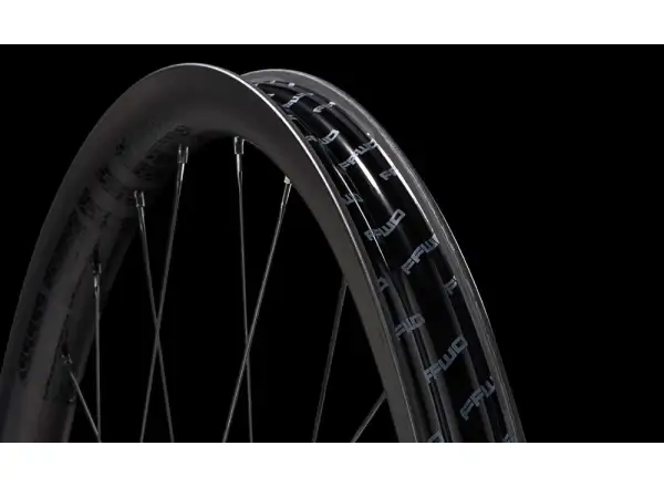 FFWD OUTLAW Carbon Boost 30 mm 29" zaplecione koła MattBlack
