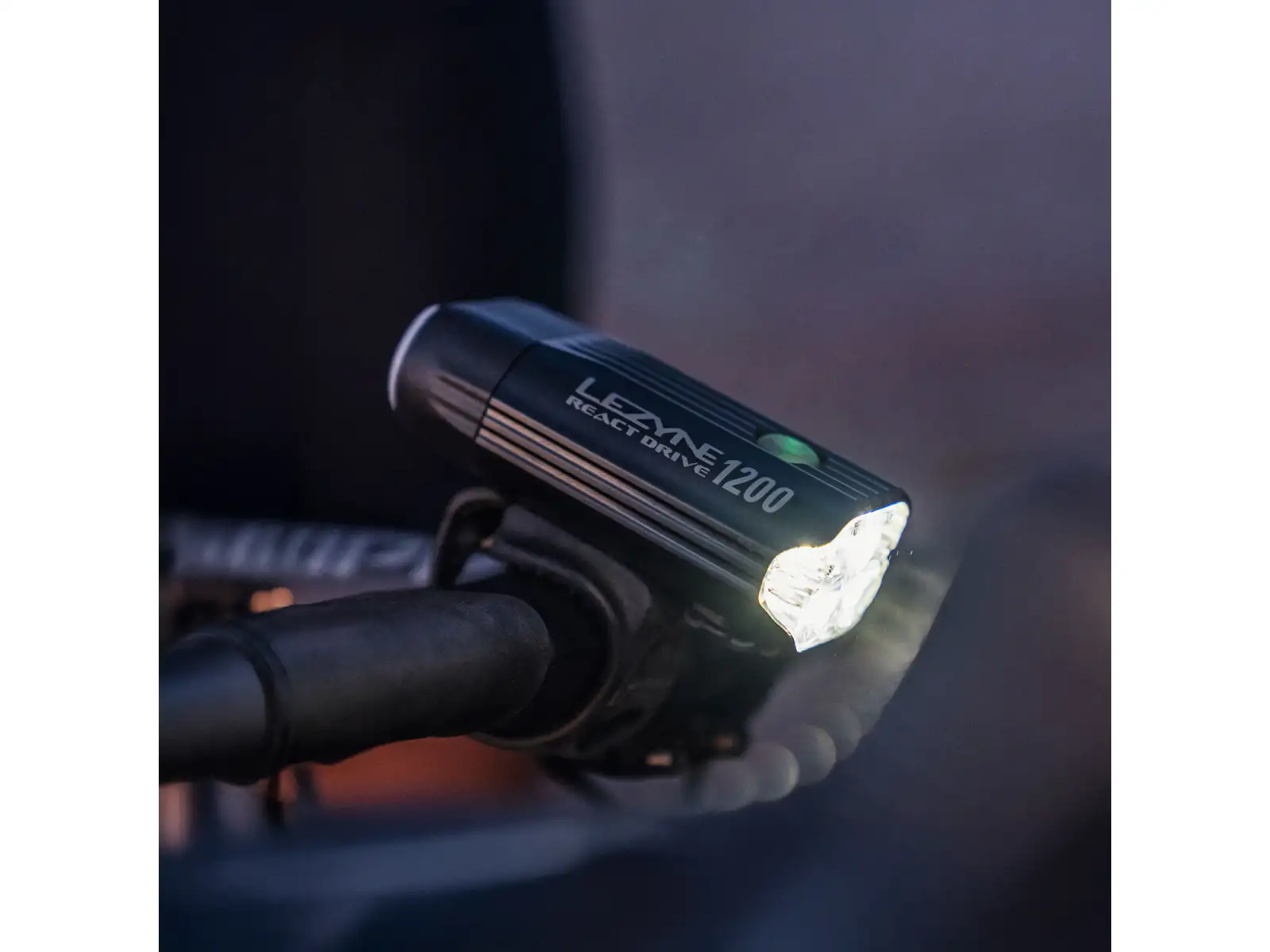 Lezyne React Drive Front przednie światło Matte Black