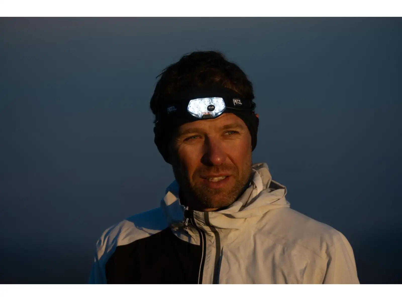 Petzl Nao RL ładowarka czołówka Black
